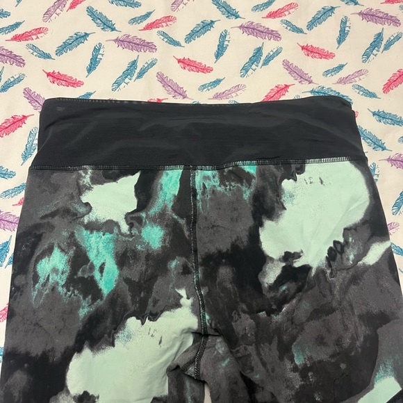 🌸New Balance Black and Mint Patterned 3/4 Leggings - Picture 8 of 8
